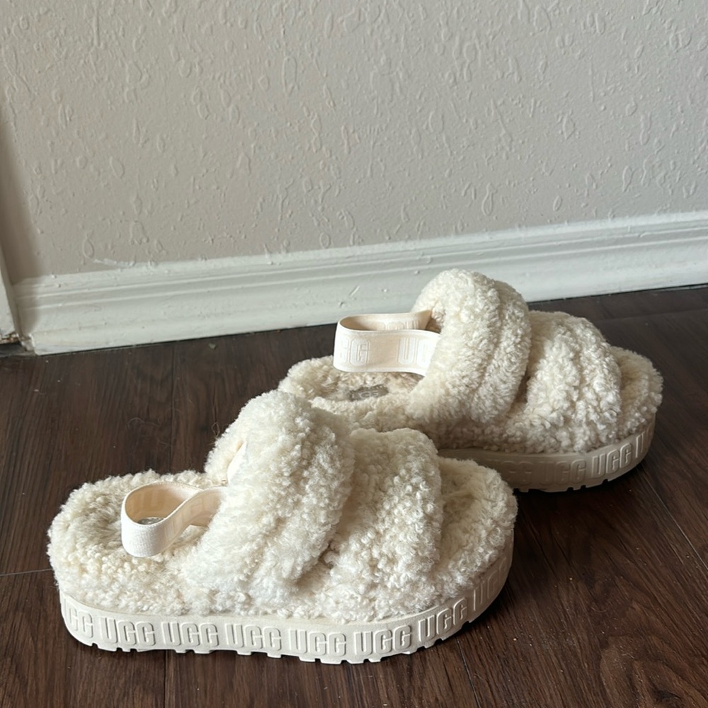 UGG PLATFORM SLIPPER SLIDES